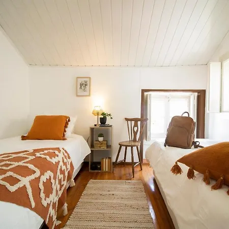 Typical At Se Velha Square * Coimbra