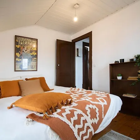 Typical At Se Velha Square Apartment