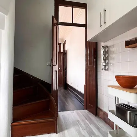 Typical At Sé Velha Square *