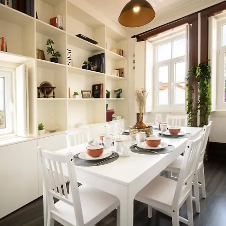 Typical At Sé Velha Square *