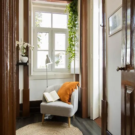 Typical At Se Velha Square Apartment