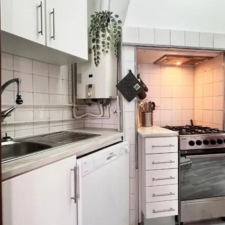 Typical At Se Velha Square Apartment