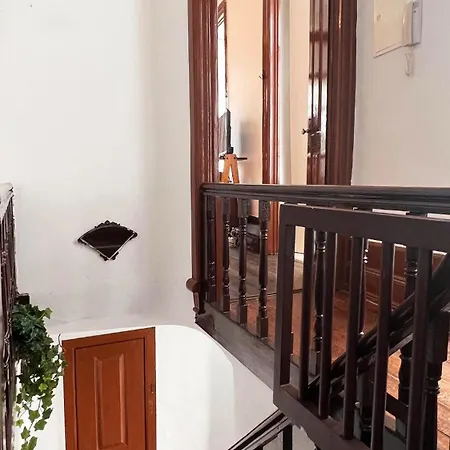 Typical At Se Velha Square Apartment *