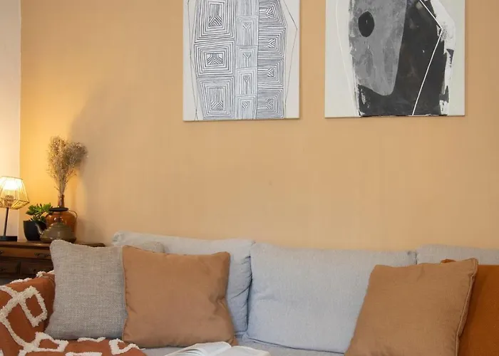 Typical At Se Velha Square